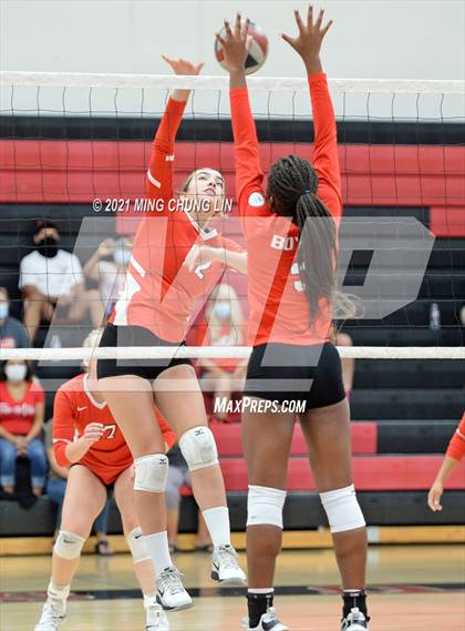 Thumbnail 2 in Fullerton vs. Tustin (Tustin Tournament) photogallery.