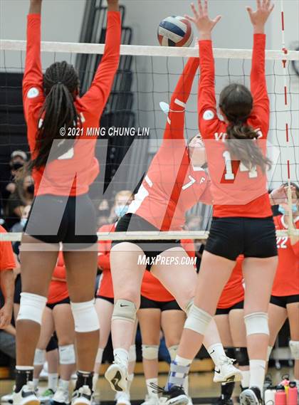 Thumbnail 1 in Fullerton vs. Tustin (Tustin Tournament) photogallery.
