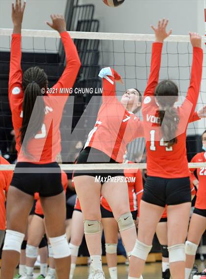 Thumbnail 3 in Fullerton vs. Tustin (Tustin Tournament) photogallery.