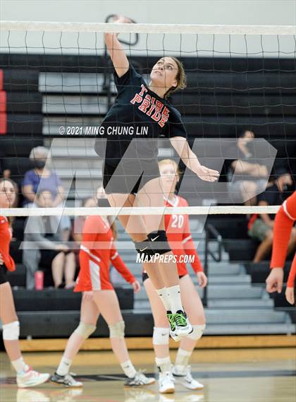 Thumbnail 2 in Fullerton vs. Tustin (Tustin Tournament) photogallery.