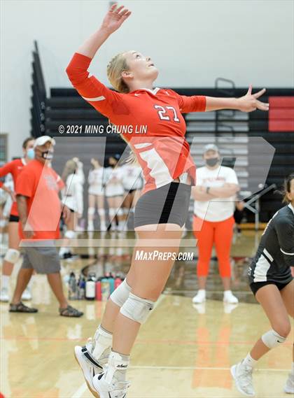 Thumbnail 2 in Fullerton vs. Tustin (Tustin Tournament) photogallery.
