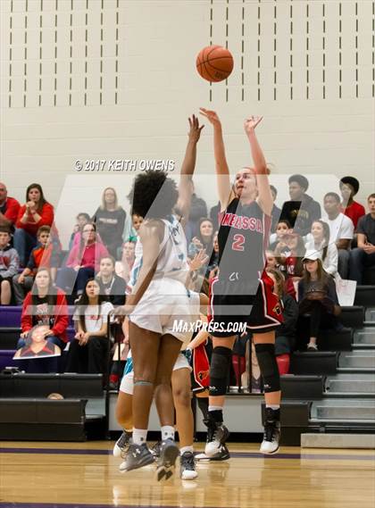 Thumbnail 2 in Melissa vs. Ranchview (4A Region 2 Area Playoff) photogallery.