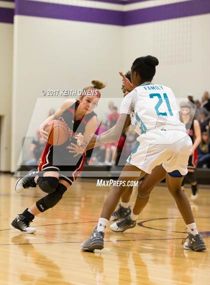 Thumbnail 2 in Melissa vs. Ranchview (4A Region 2 Area Playoff) photogallery.
