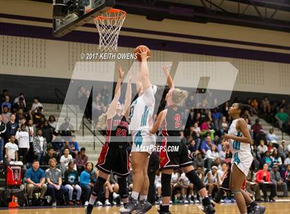 Thumbnail 2 in Melissa vs. Ranchview (4A Region 2 Area Playoff) photogallery.