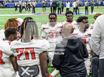 Thumbnail 3 in DeSoto vs Westfield (UIL 6A D1 Regional Semifinals) photogallery.