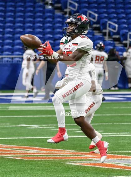 Thumbnail 3 in DeSoto vs Westfield (UIL 6A D1 Regional Semifinals) photogallery.