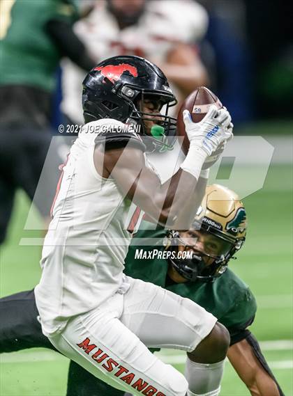 Thumbnail 3 in DeSoto vs Westfield (UIL 6A D1 Regional Semifinals) photogallery.