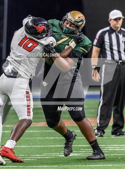 Thumbnail 2 in DeSoto vs Westfield (UIL 6A D1 Regional Semifinals) photogallery.