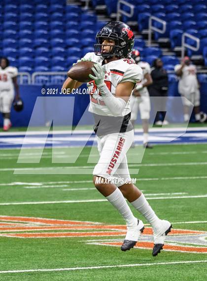 Thumbnail 2 in DeSoto vs Westfield (UIL 6A D1 Regional Semifinals) photogallery.
