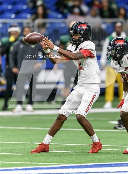 Thumbnail 1 in DeSoto vs Westfield (UIL 6A D1 Regional Semifinals) photogallery.