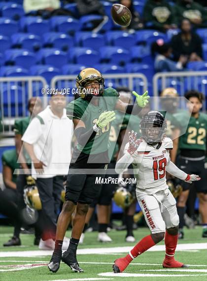 Thumbnail 2 in DeSoto vs Westfield (UIL 6A D1 Regional Semifinals) photogallery.