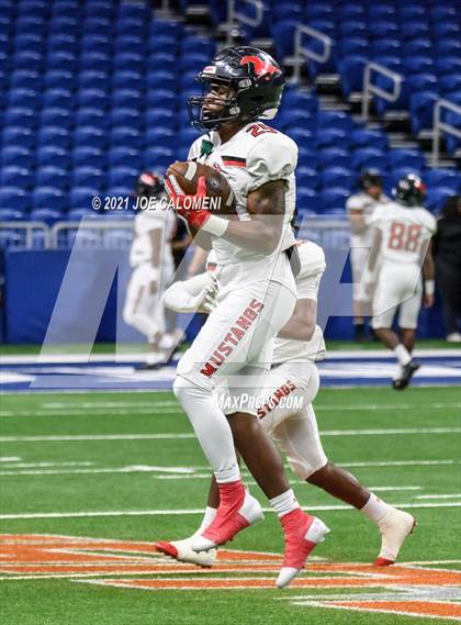 Thumbnail 1 in DeSoto vs Westfield (UIL 6A D1 Regional Semifinals) photogallery.