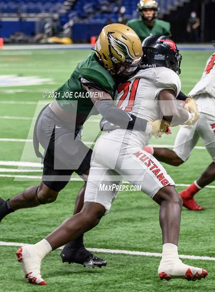 Thumbnail 3 in DeSoto vs Westfield (UIL 6A D1 Regional Semifinals) photogallery.