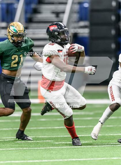 Thumbnail 1 in DeSoto vs Westfield (UIL 6A D1 Regional Semifinals) photogallery.