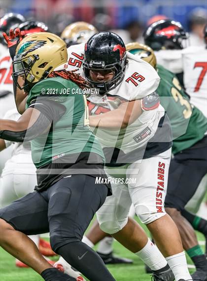 Thumbnail 3 in DeSoto vs Westfield (UIL 6A D1 Regional Semifinals) photogallery.