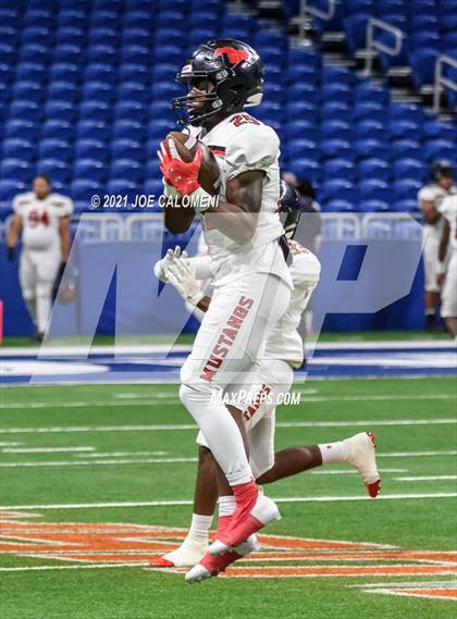 Thumbnail 2 in DeSoto vs Westfield (UIL 6A D1 Regional Semifinals) photogallery.