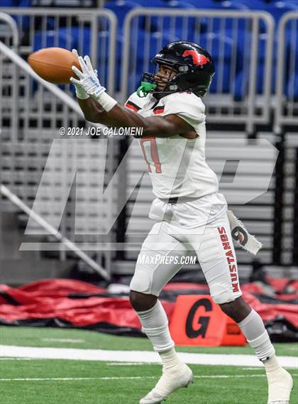 Thumbnail 1 in DeSoto vs Westfield (UIL 6A D1 Regional Semifinals) photogallery.