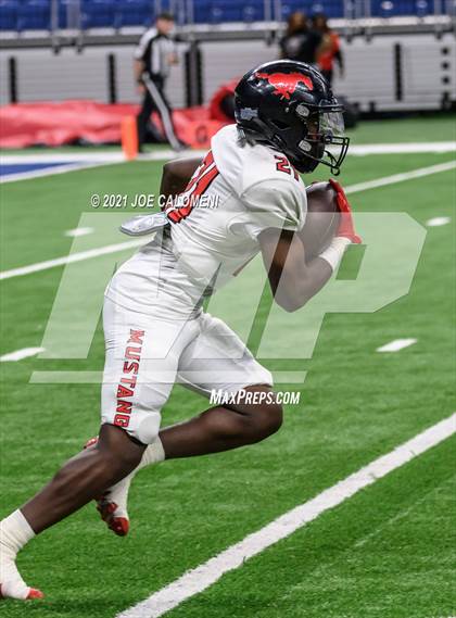 Thumbnail 3 in DeSoto vs Westfield (UIL 6A D1 Regional Semifinals) photogallery.