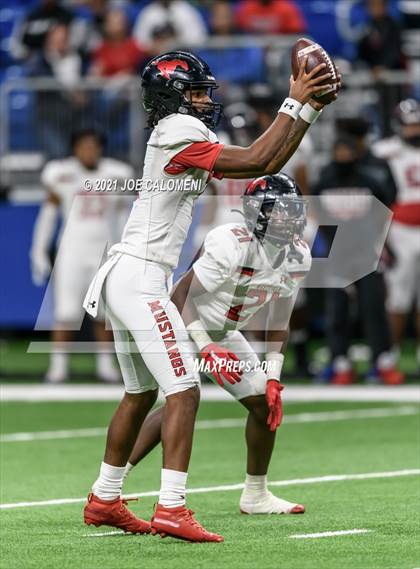 Thumbnail 3 in DeSoto vs Westfield (UIL 6A D1 Regional Semifinals) photogallery.