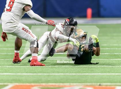 Thumbnail 3 in DeSoto vs Westfield (UIL 6A D1 Regional Semifinals) photogallery.