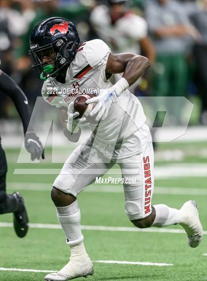 Thumbnail 3 in DeSoto vs Westfield (UIL 6A D1 Regional Semifinals) photogallery.
