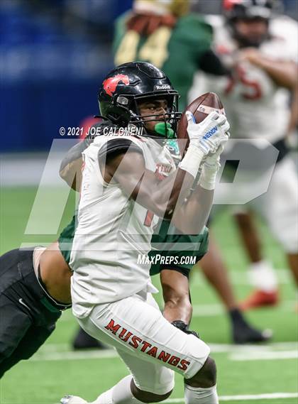 Thumbnail 2 in DeSoto vs Westfield (UIL 6A D1 Regional Semifinals) photogallery.
