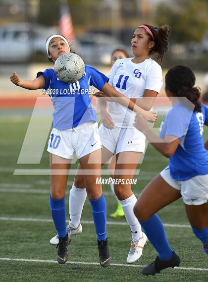 Thumbnail 1 in Charter Oak vs. Beaumont (CIF SS D5 Final) photogallery.