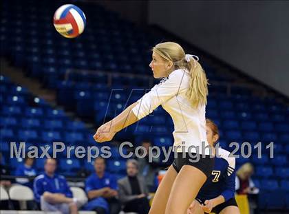 Thumbnail 1 in La Jolla Country Day vs. Sacred Heart Prep (CIF State D4 Final) photogallery.