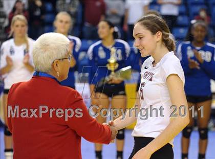 Thumbnail 2 in La Jolla Country Day vs. Sacred Heart Prep (CIF State D4 Final) photogallery.