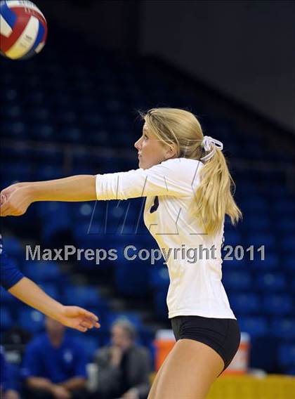 Thumbnail 2 in La Jolla Country Day vs. Sacred Heart Prep (CIF State D4 Final) photogallery.