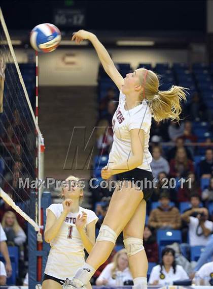 Thumbnail 1 in La Jolla Country Day vs. Sacred Heart Prep (CIF State D4 Final) photogallery.