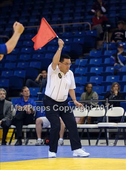 Thumbnail 2 in La Jolla Country Day vs. Sacred Heart Prep (CIF State D4 Final) photogallery.