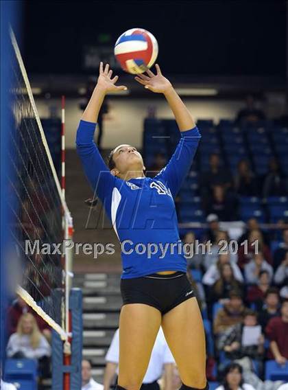 Thumbnail 1 in La Jolla Country Day vs. Sacred Heart Prep (CIF State D4 Final) photogallery.