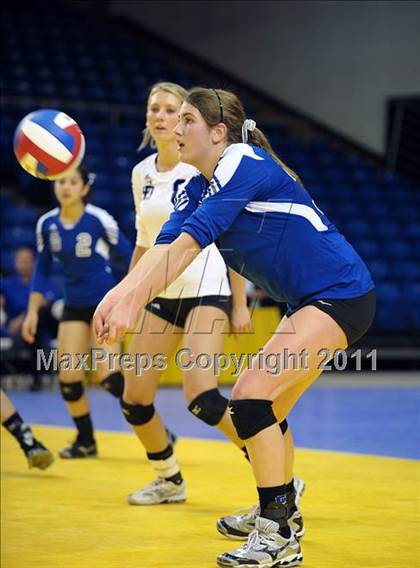 Thumbnail 3 in La Jolla Country Day vs. Sacred Heart Prep (CIF State D4 Final) photogallery.