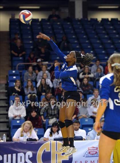 Thumbnail 1 in La Jolla Country Day vs. Sacred Heart Prep (CIF State D4 Final) photogallery.