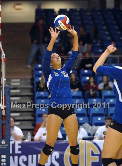 Thumbnail 2 in La Jolla Country Day vs. Sacred Heart Prep (CIF State D4 Final) photogallery.