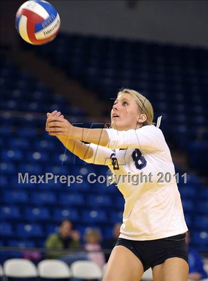 Thumbnail 2 in La Jolla Country Day vs. Sacred Heart Prep (CIF State D4 Final) photogallery.
