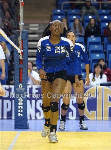 Thumbnail 1 in La Jolla Country Day vs. Sacred Heart Prep (CIF State D4 Final) photogallery.