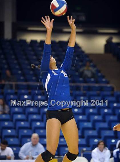 Thumbnail 2 in La Jolla Country Day vs. Sacred Heart Prep (CIF State D4 Final) photogallery.