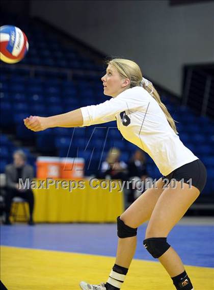 Thumbnail 2 in La Jolla Country Day vs. Sacred Heart Prep (CIF State D4 Final) photogallery.
