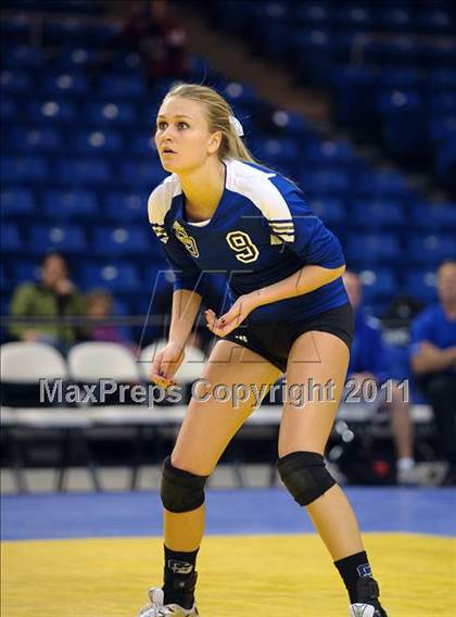 Thumbnail 2 in La Jolla Country Day vs. Sacred Heart Prep (CIF State D4 Final) photogallery.