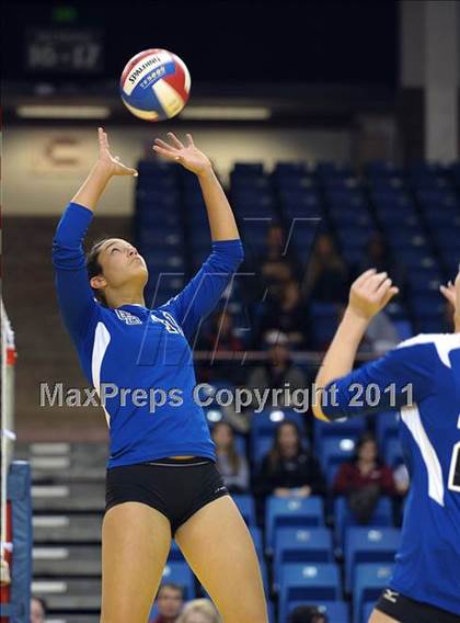 Thumbnail 3 in La Jolla Country Day vs. Sacred Heart Prep (CIF State D4 Final) photogallery.