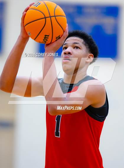 Thumbnail 2 in Gainesville vs Dutchtown (GA Elite 8 Tip Off Classic) photogallery.