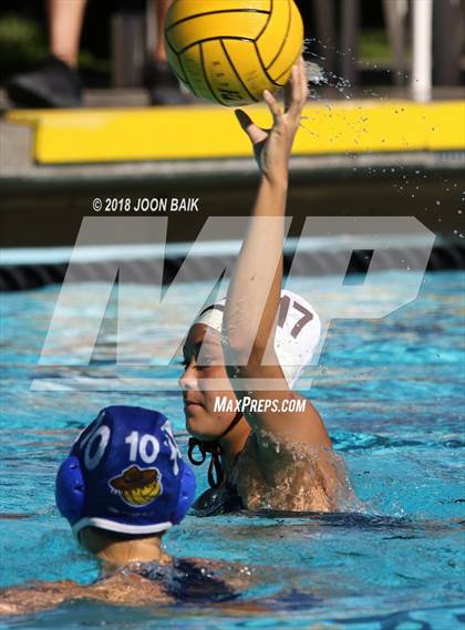 Thumbnail 2 in Acalanes vs St.Francis photogallery.