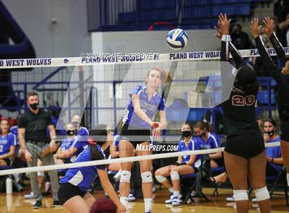 Thumbnail 3 in Lewisville @ Plano West photogallery.