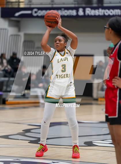 Thumbnail 3 in Indianapolis Crispus Attucks vs. Bolingbrook (Sneakers for Santa Shootout) photogallery.