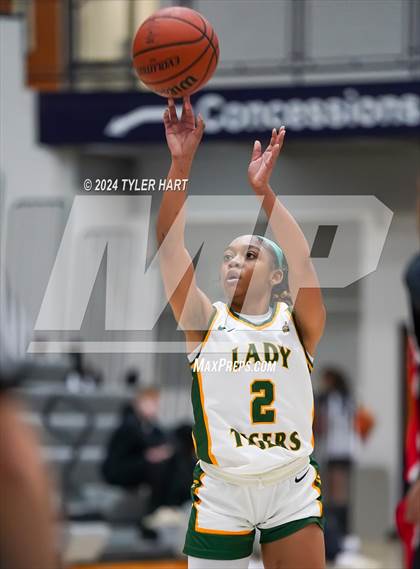 Thumbnail 3 in Indianapolis Crispus Attucks vs. Bolingbrook (Sneakers for Santa Shootout) photogallery.