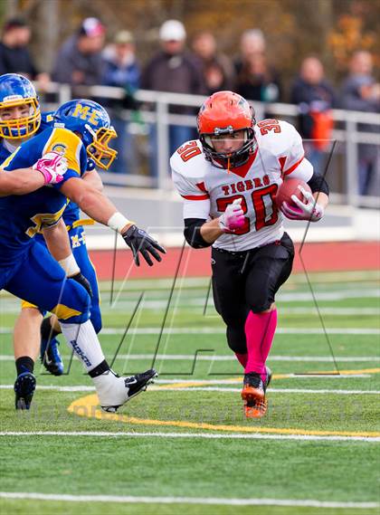 Thumbnail 2 in Union-Endicott @ Maine-Endwell photogallery.