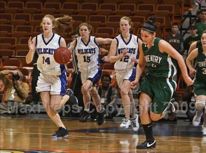 Thumbnail 2 in Coventry vs. Old Lyme (CIAC Class S Final) photogallery.