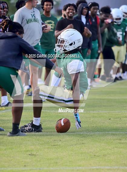 Thumbnail 3 in Kinston vs Havelock photogallery.